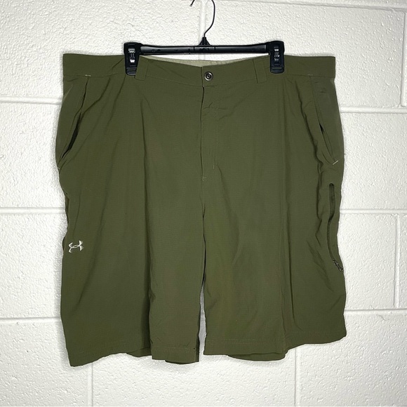 Under Armour Other - < Men’s Under Armour Green Shorts Size 42 >